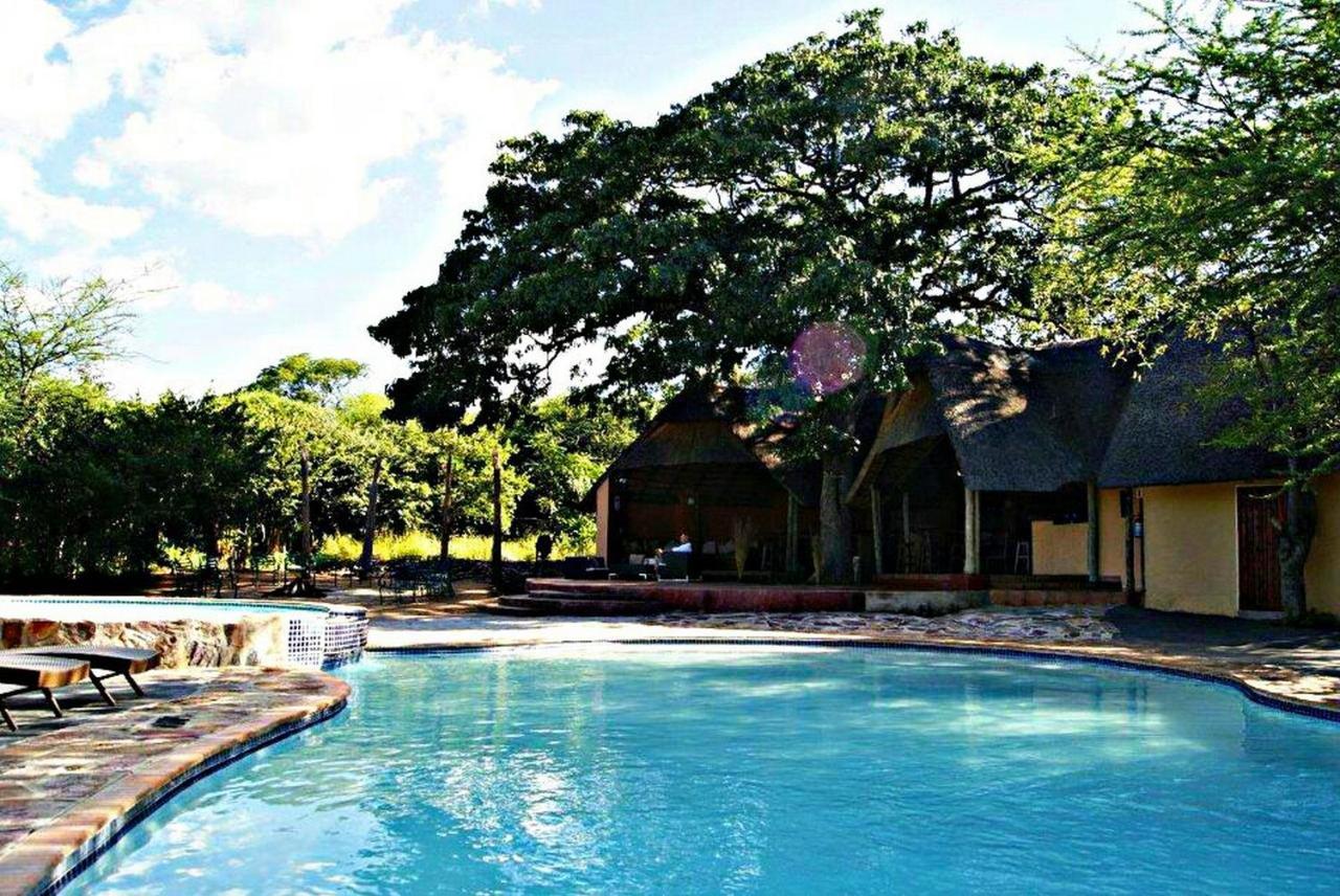 Kwalape Safari Lodge Kasane Buitenkant foto